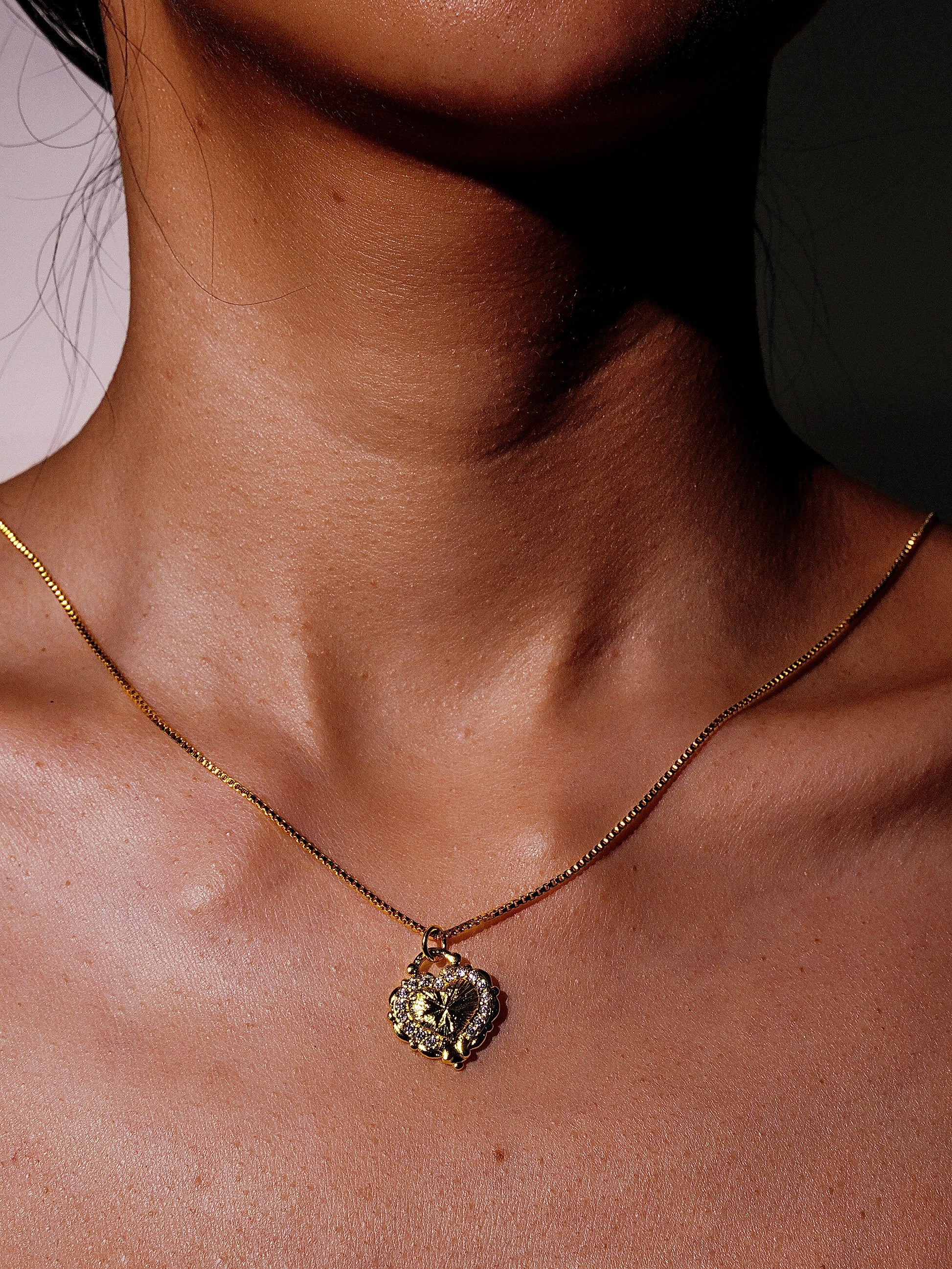 14K Vintage Rose Gold Sparkling Heart Necklace-02