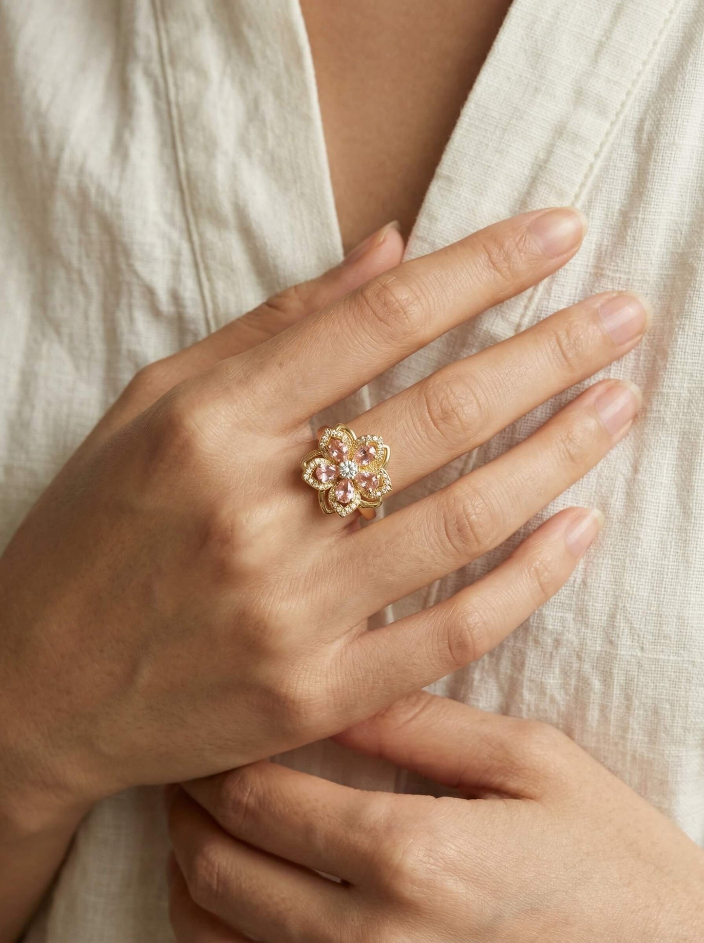 18K Gold Elegant Rotatable Flower Zircon Ring