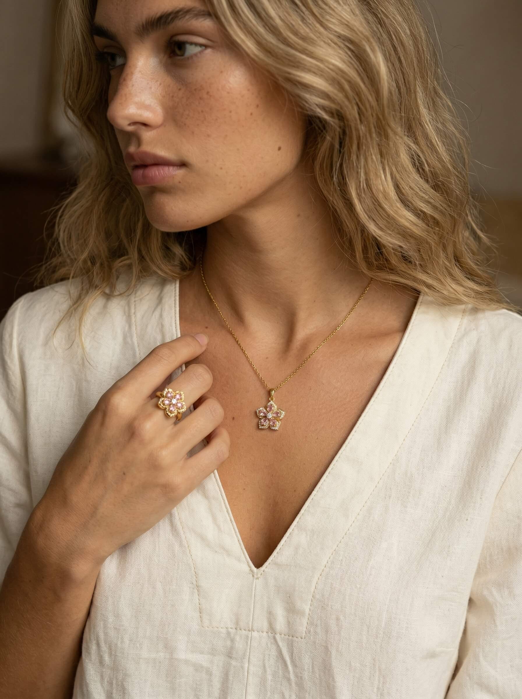 18K Gold Elegant Rotatable Flower Zircon Ring