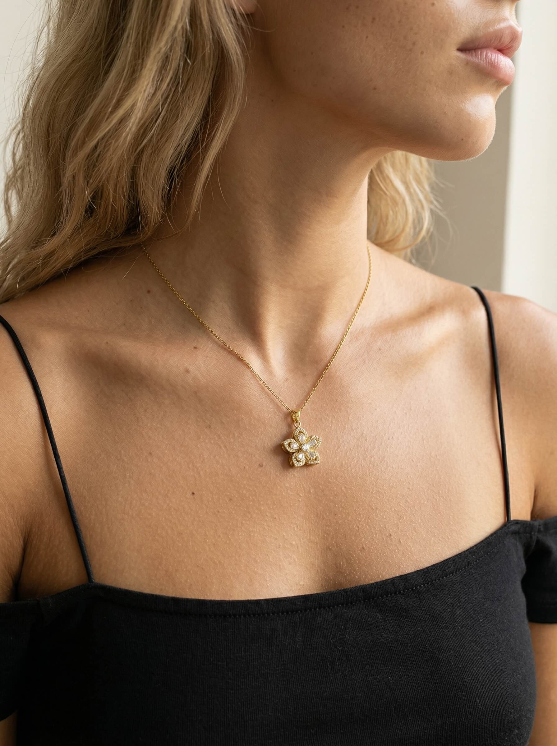 18K Gold Elegant Rotating Flower Zircon Necklace